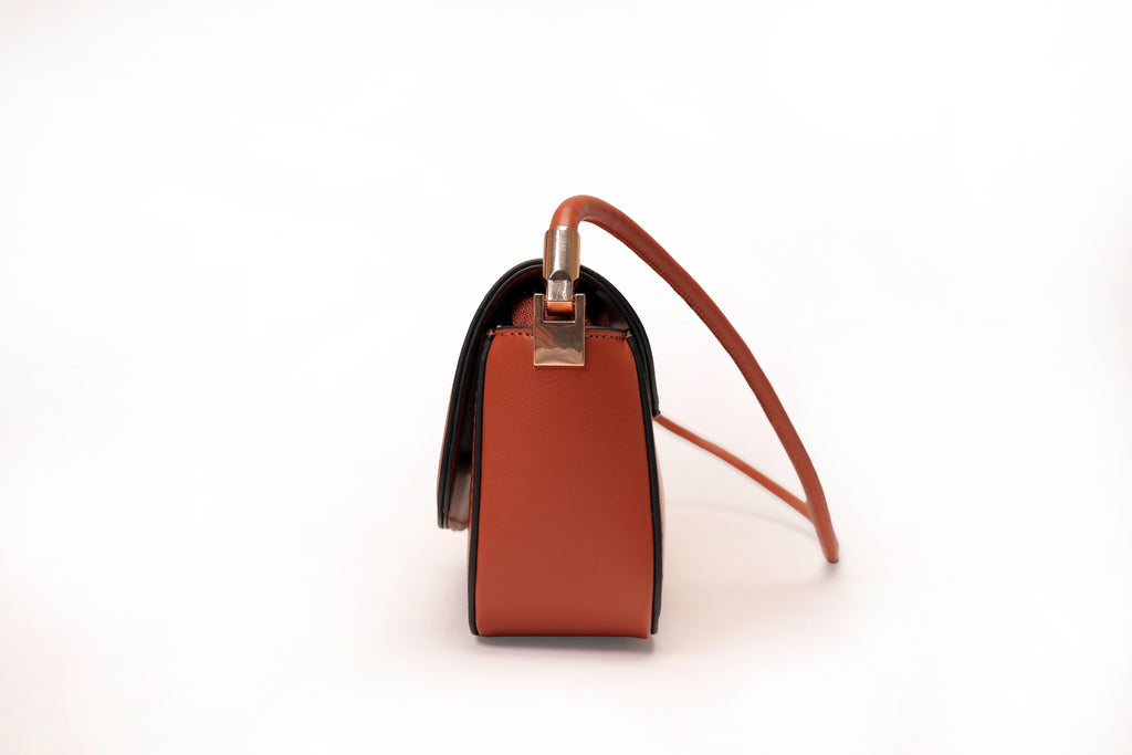 Karryol Mindi Baguette Bag wit turn lock 